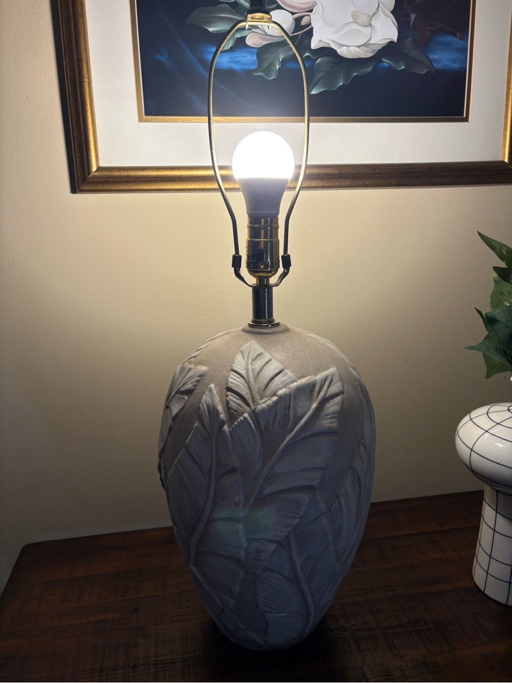 Vintage 1980’s Plaster Table Lamp Textured Banana Leaf Design - Picture 8 of 10